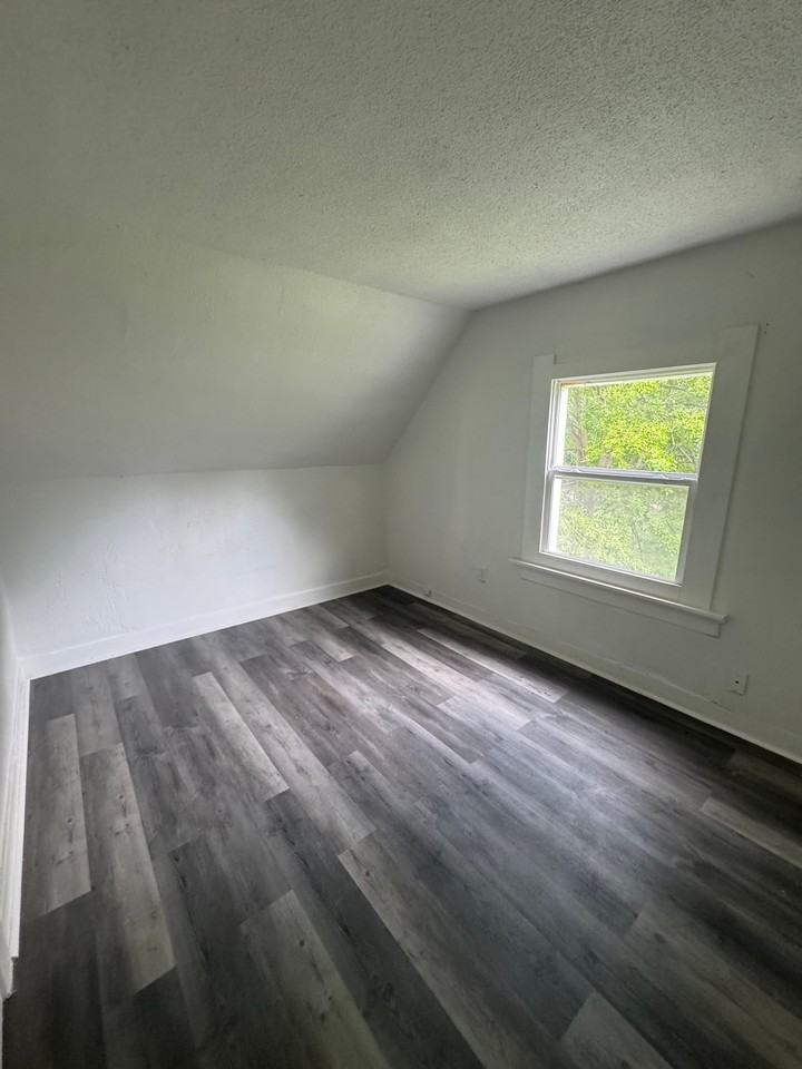 1817 Ridgewood Ave - Photo 5 of 10