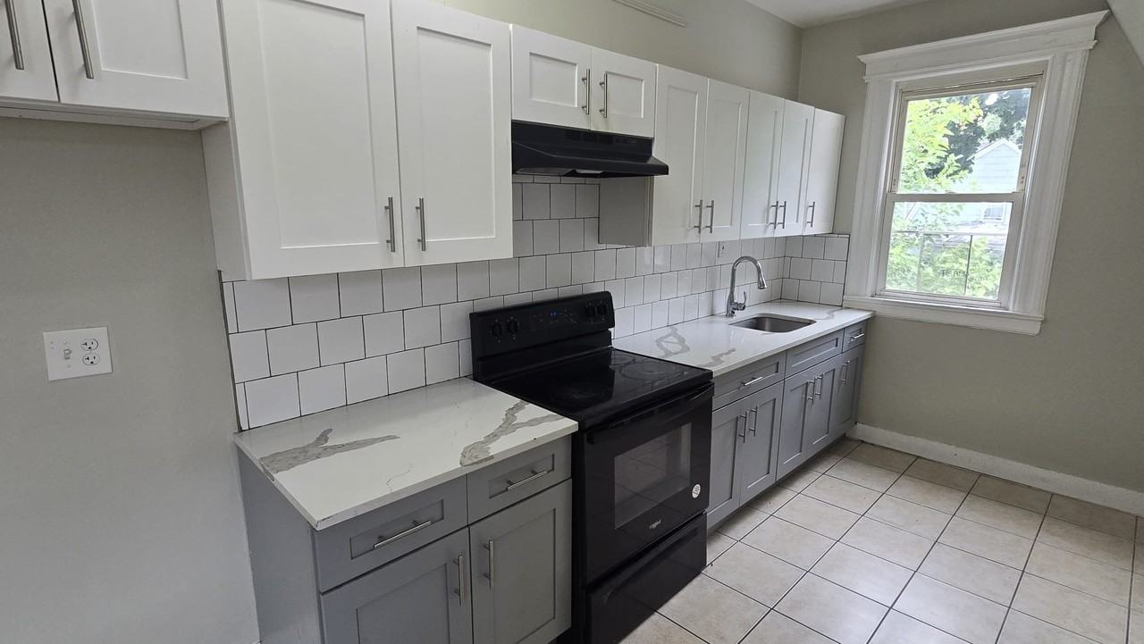 849 S 15th St #3 - Photo 3 of 12