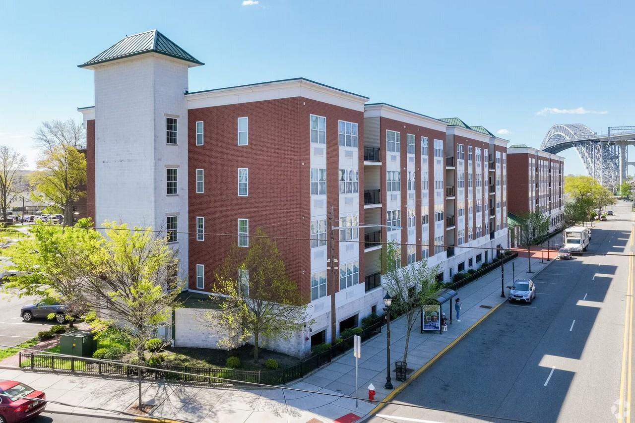 42 Kennedy Blvd #423 - Photo 4 of 15