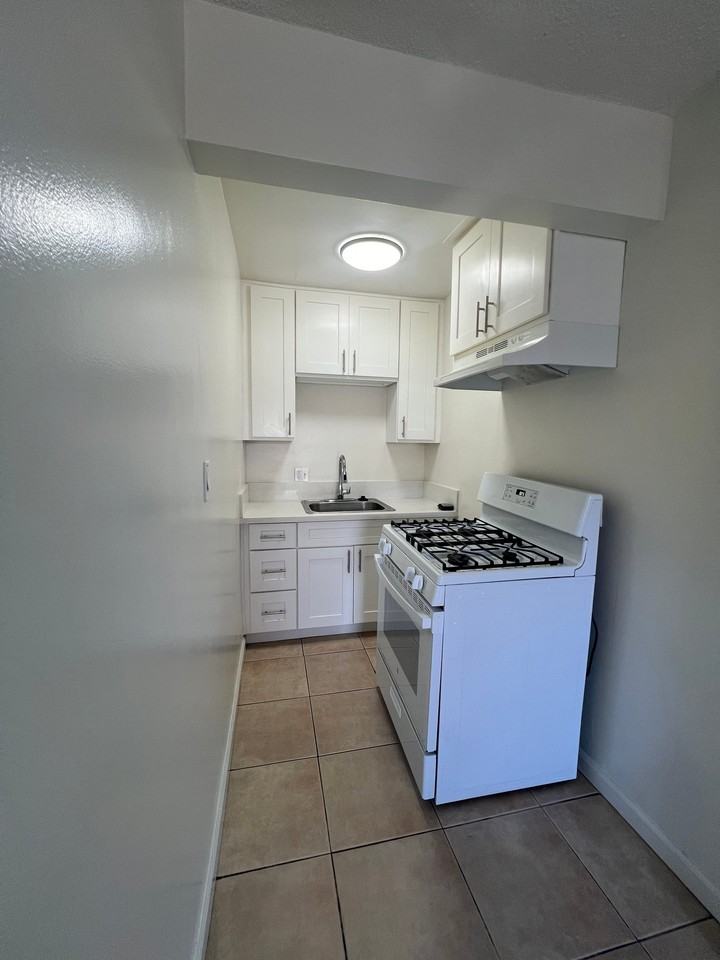 1134 N East St #A - Photo 3 of 13