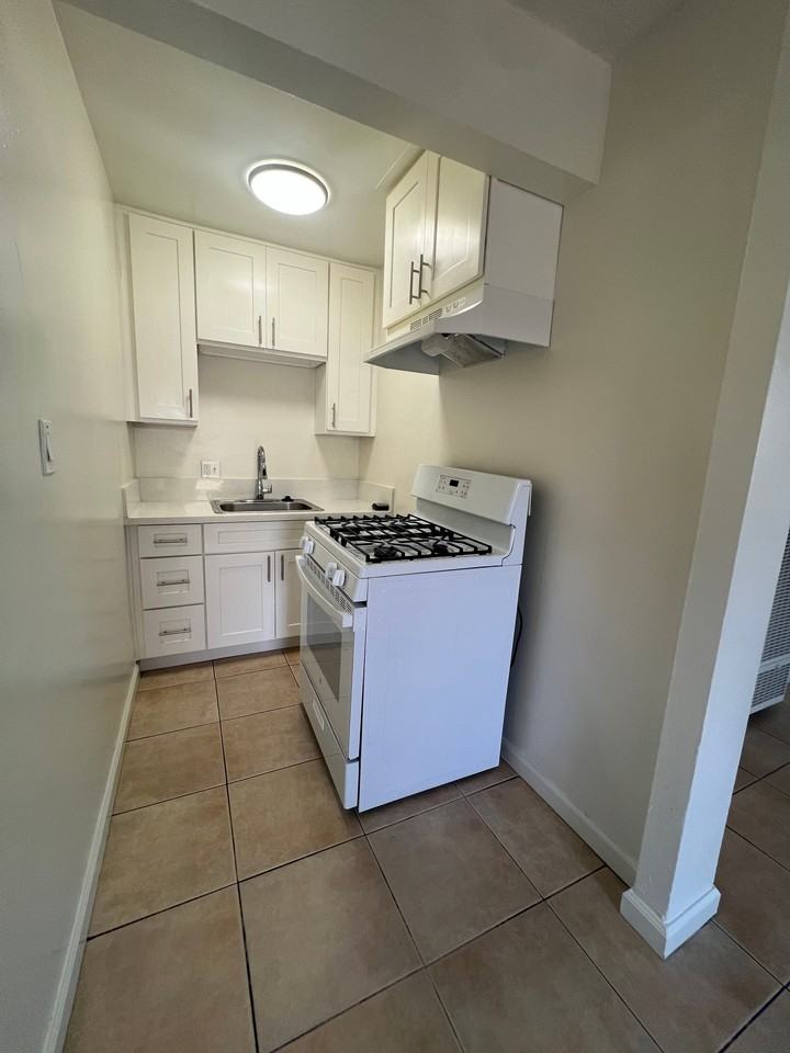1134 N East St #A - Photo 5 of 13