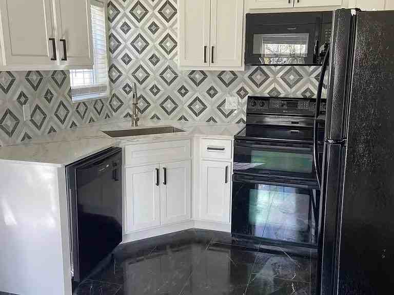 1831 Nw 31st St - Photo 3 of 13