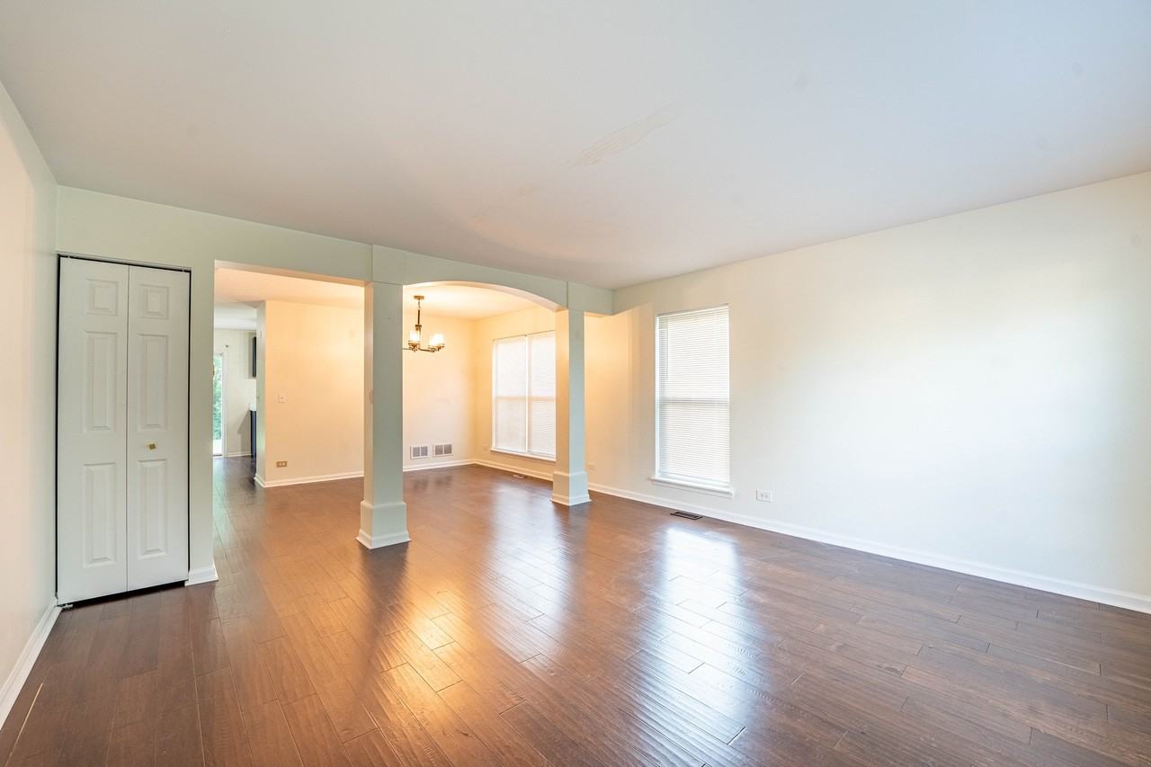 965 Summerhill Dr - Photo 2 of 20