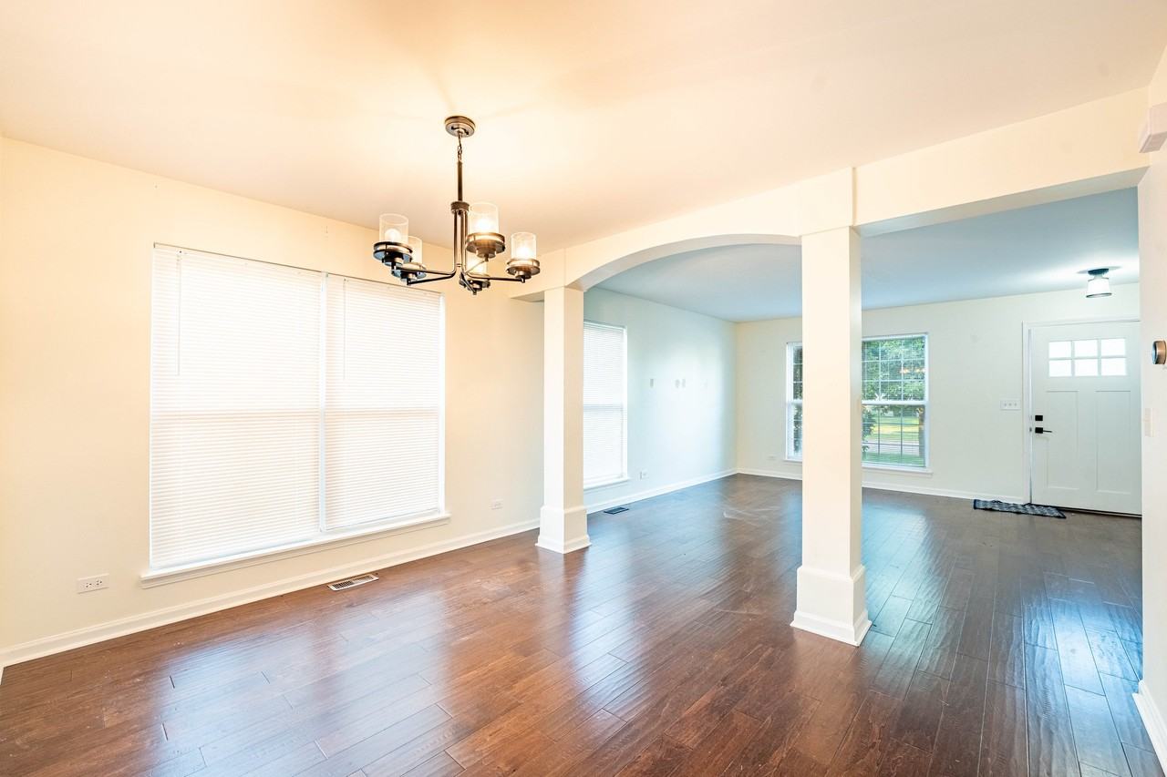 965 Summerhill Dr - Photo 5 of 20