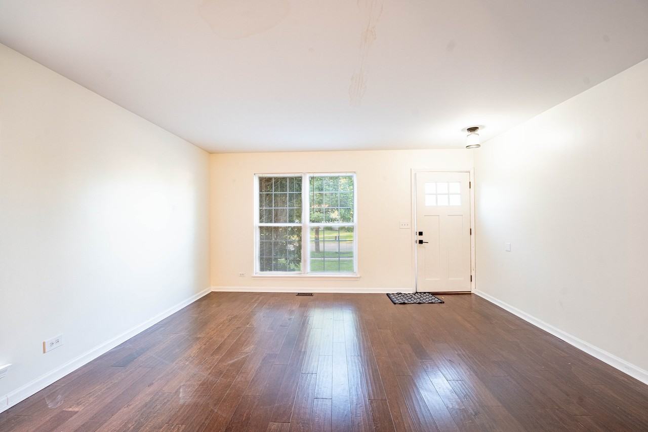 965 Summerhill Dr - Photo 6 of 20