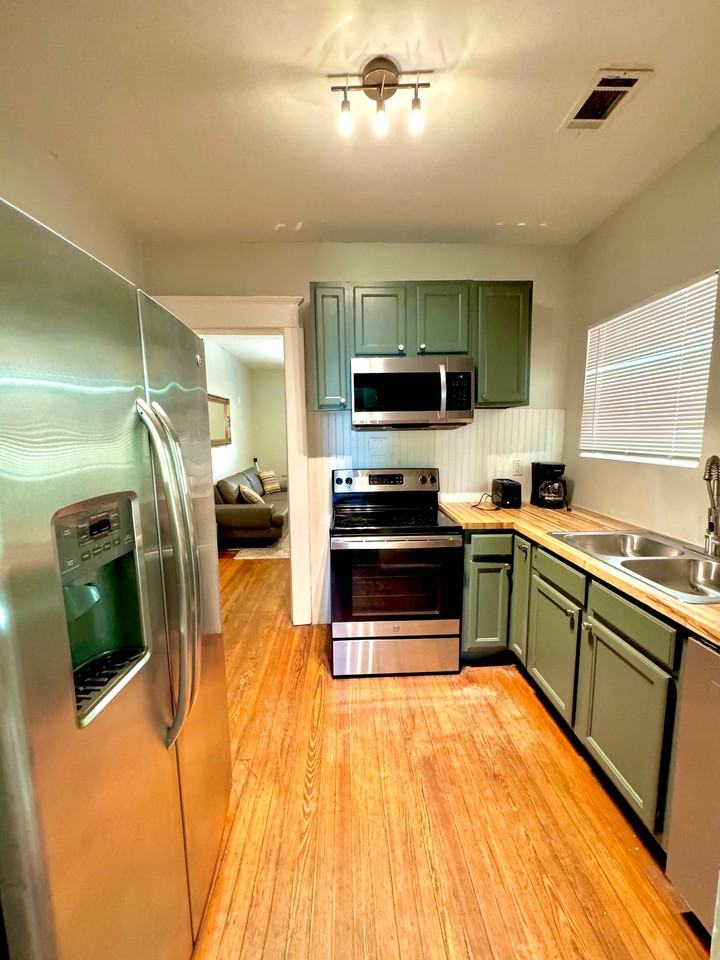 658 Cascade Ave Sw #A - Photo 5 of 10