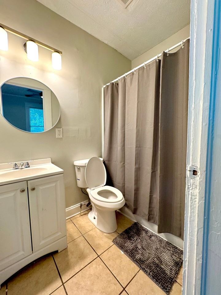 658 Cascade Ave Sw #A - Photo 6 of 10