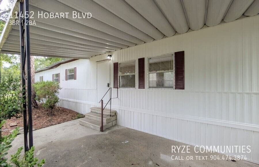 11452 Hobart Blvd - Photo 4 of 17