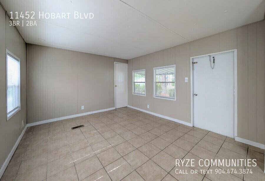11452 Hobart Blvd - Photo 5 of 17