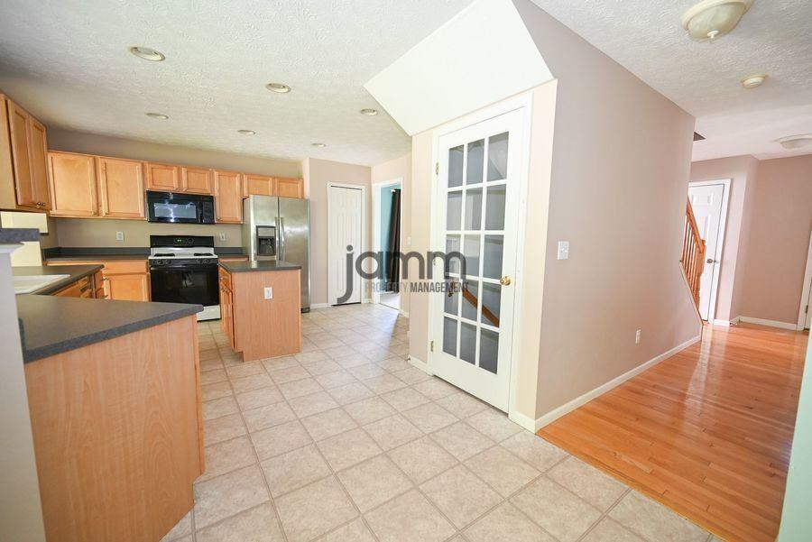 8728 Breckenridge Oval - Photo 3 of 26