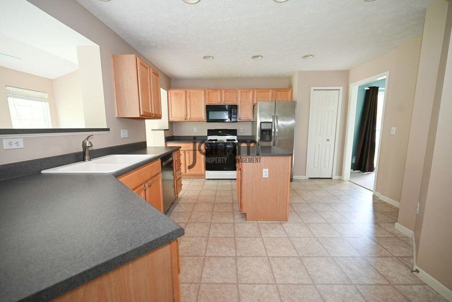 8728 Breckenridge Oval - Photo 5 of 26