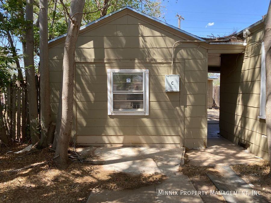 2520 41st St #C - Photo 3 of 17