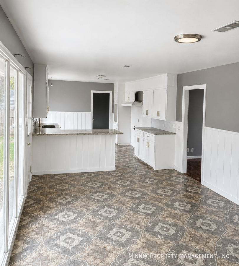 1309 59th St - Photo 3 of 15