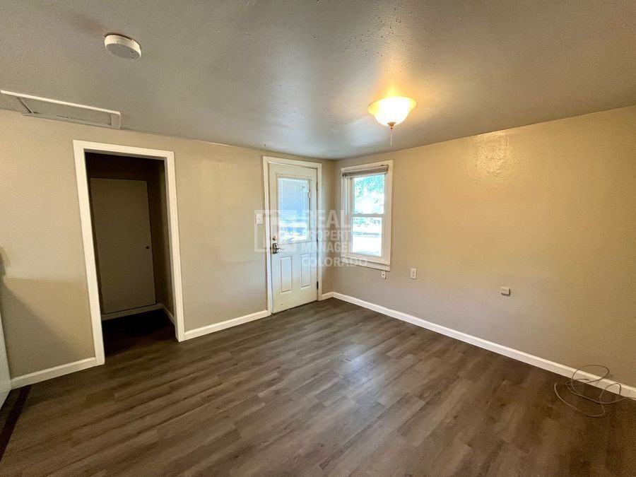 413 W Tyler St - Photo 3 of 10