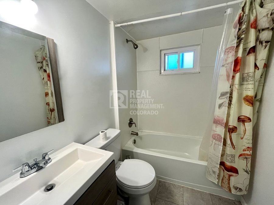 413 W Tyler St - Photo 6 of 10