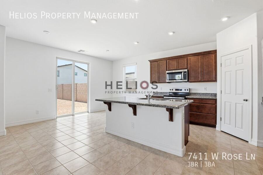 7411 W Rose Ln - Photo 6 of 34