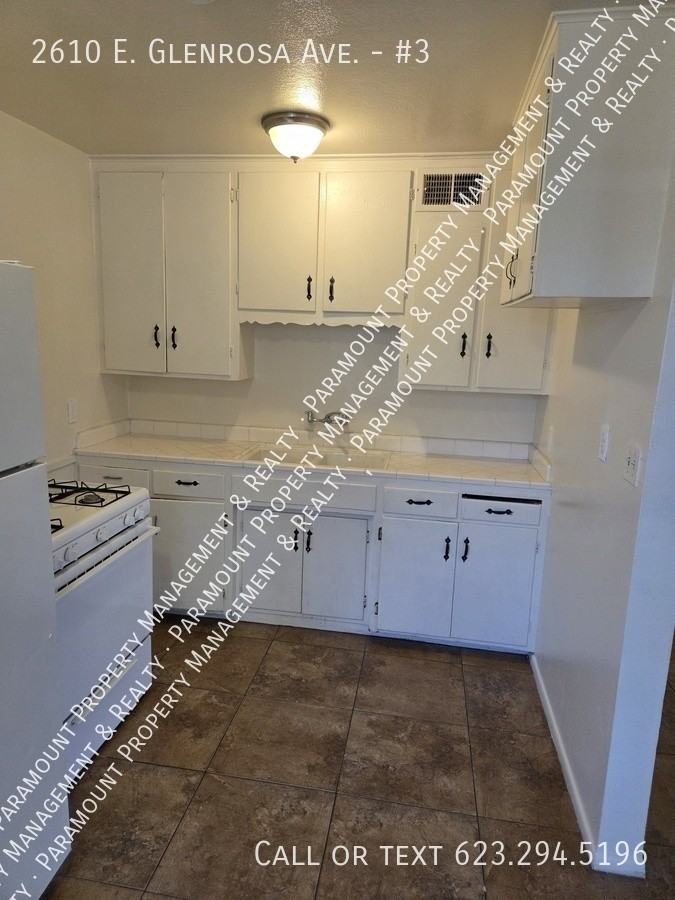 2610 E Glenrosa Ave #3 - Photo 6 of 12