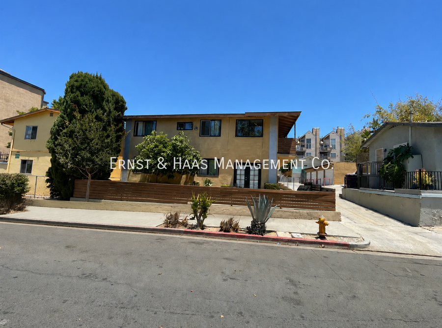 426 Golden Ave #03 - Photo 2 of 2