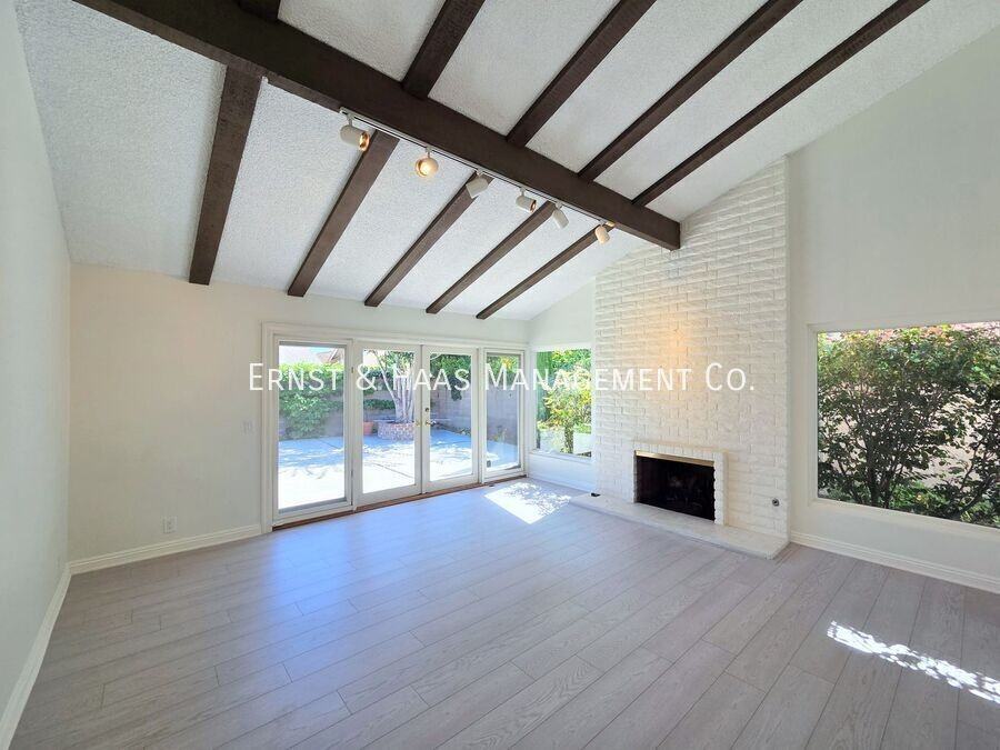 10835 Slater Ave - Photo 3 of 30