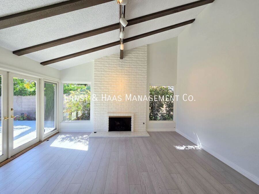 10835 Slater Ave - Photo 4 of 30