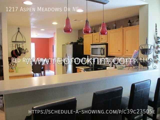 1217 Aspen Meadows Dr Ne - Photo 4 of 17