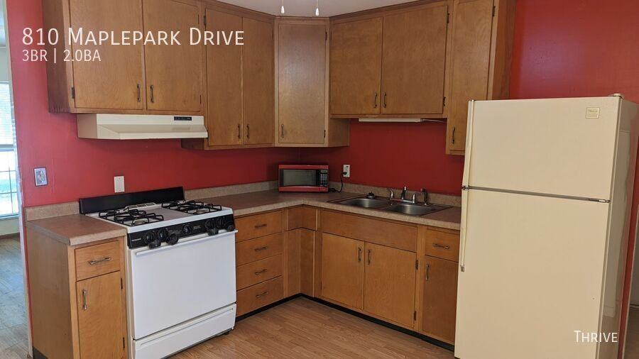 810 Maplepark Dr - Photo 3 of 11