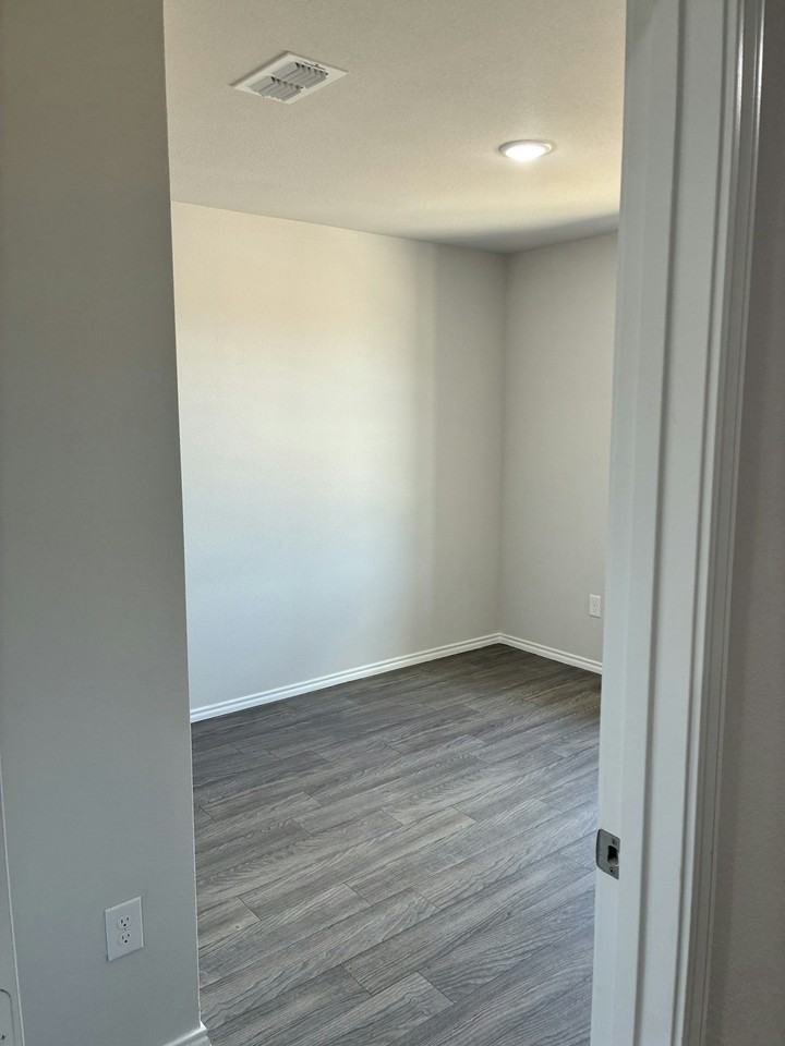 207 Polasek Drive - Photo 4 of 19