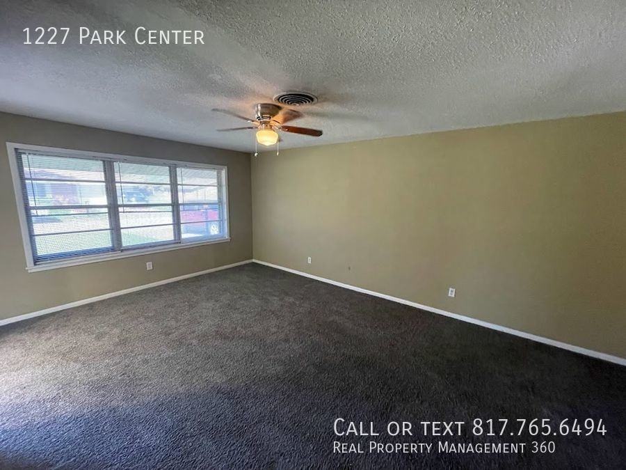 1227 Park Center St - Photo 2 of 13