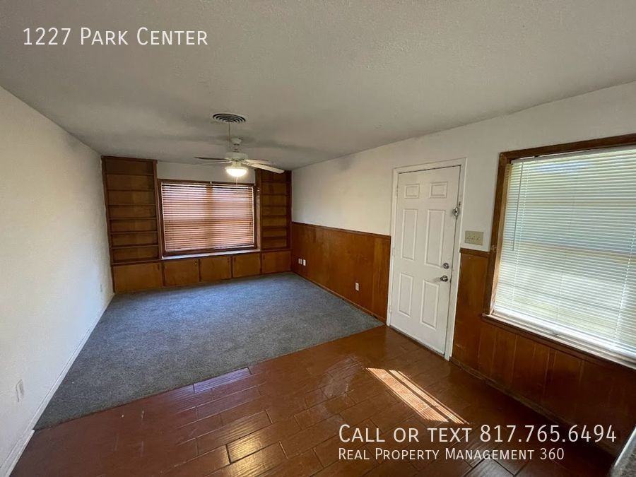 1227 Park Center St - Photo 5 of 13