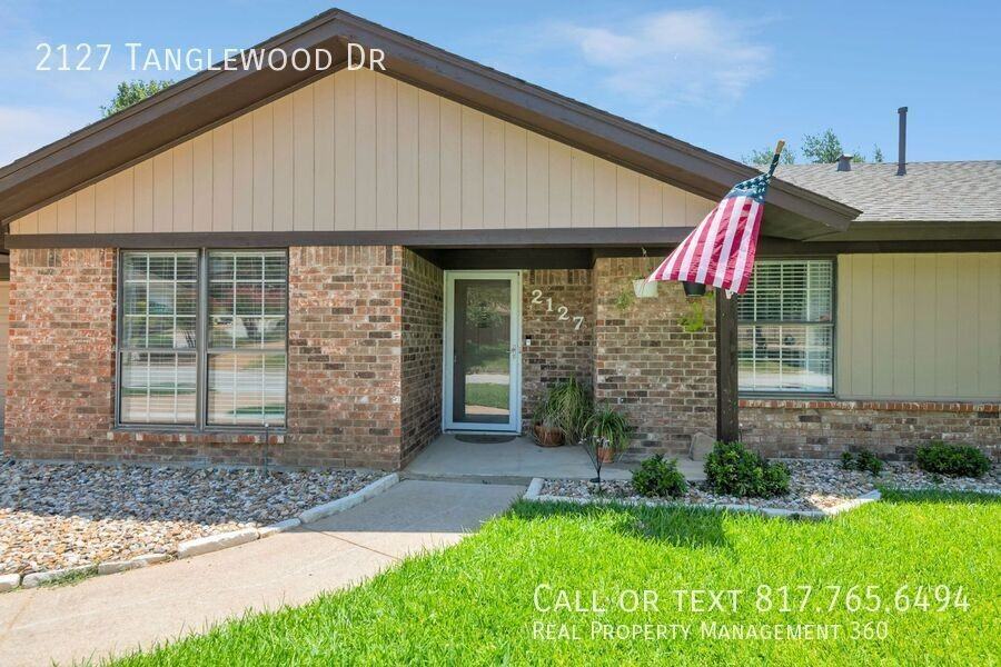 2127 Tanglewood Dr - Photo 3 of 22