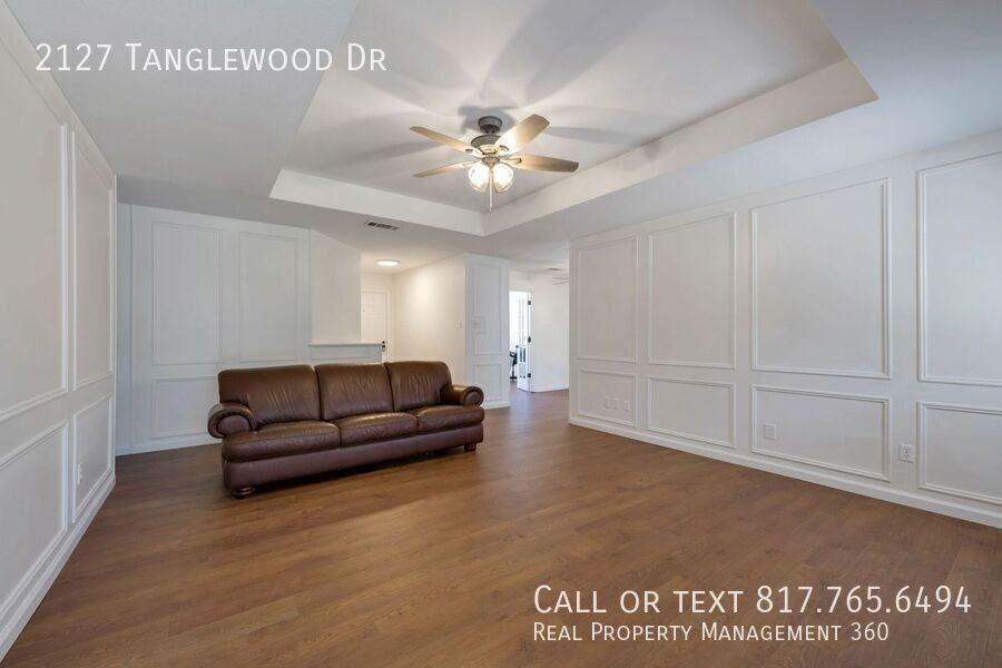 2127 Tanglewood Dr - Photo 4 of 22