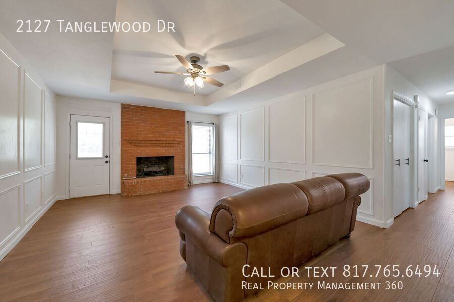 2127 Tanglewood Dr - Photo 5 of 22