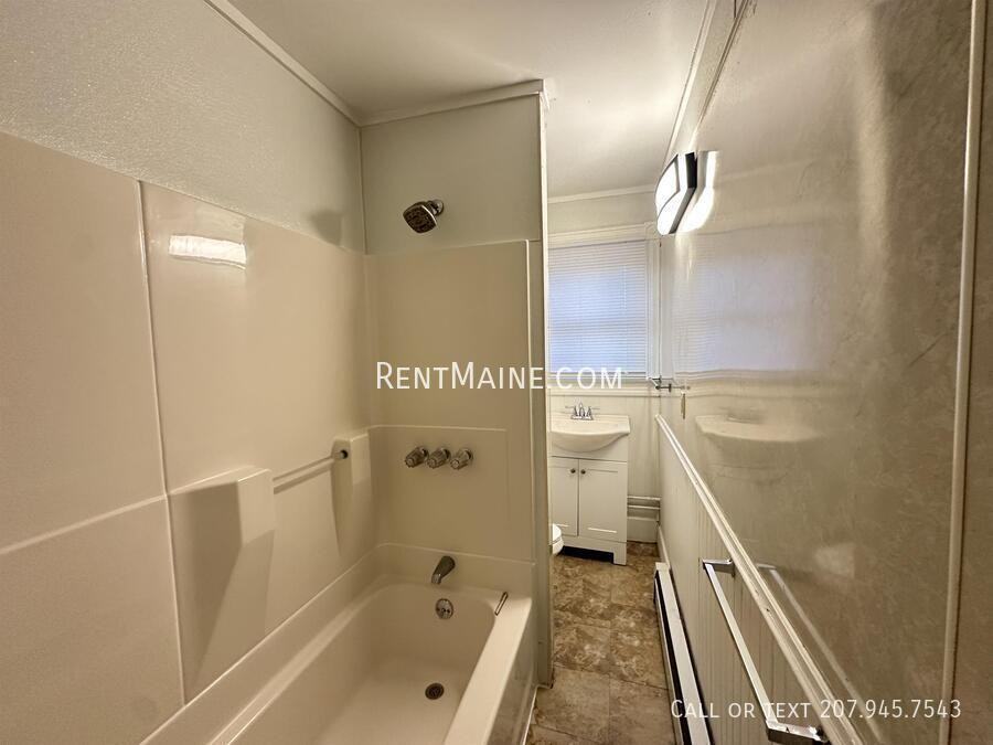 99 Sanford St #B - Photo 4 of 14