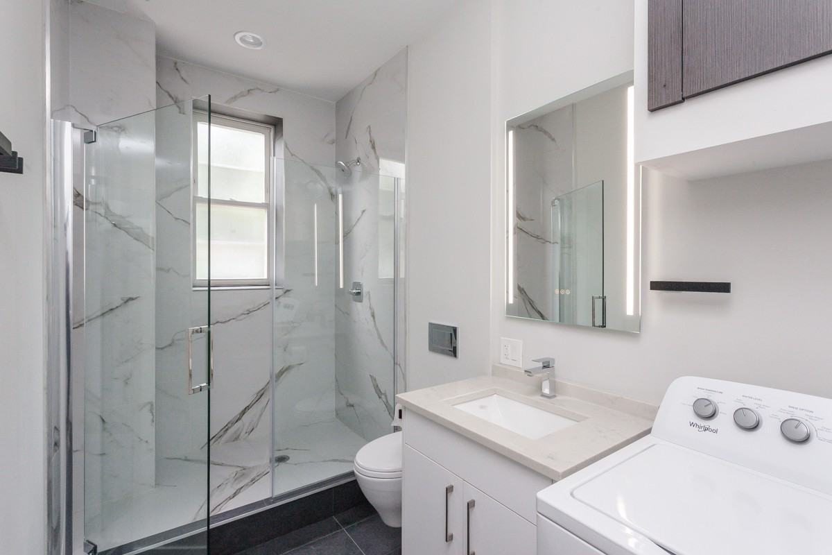 818 W 18th St #4F - Photo 7 of 8