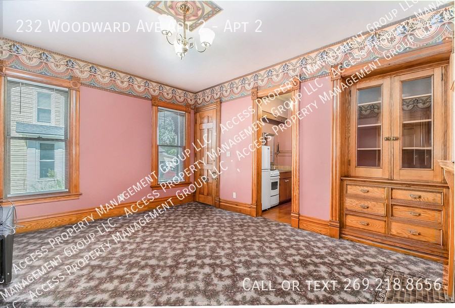 232 Woodward Ave Apt 2 #2 - Photo 4 of 16