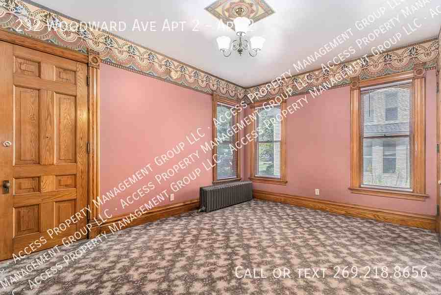 232 Woodward Ave Apt 2 #2 - Photo 5 of 16
