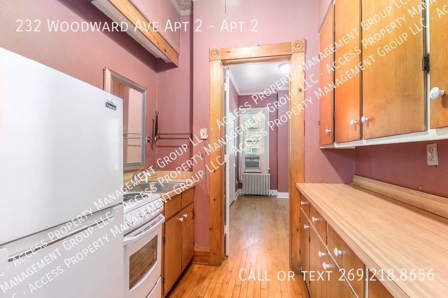 232 Woodward Ave Apt 2 #2 - Photo 7 of 16