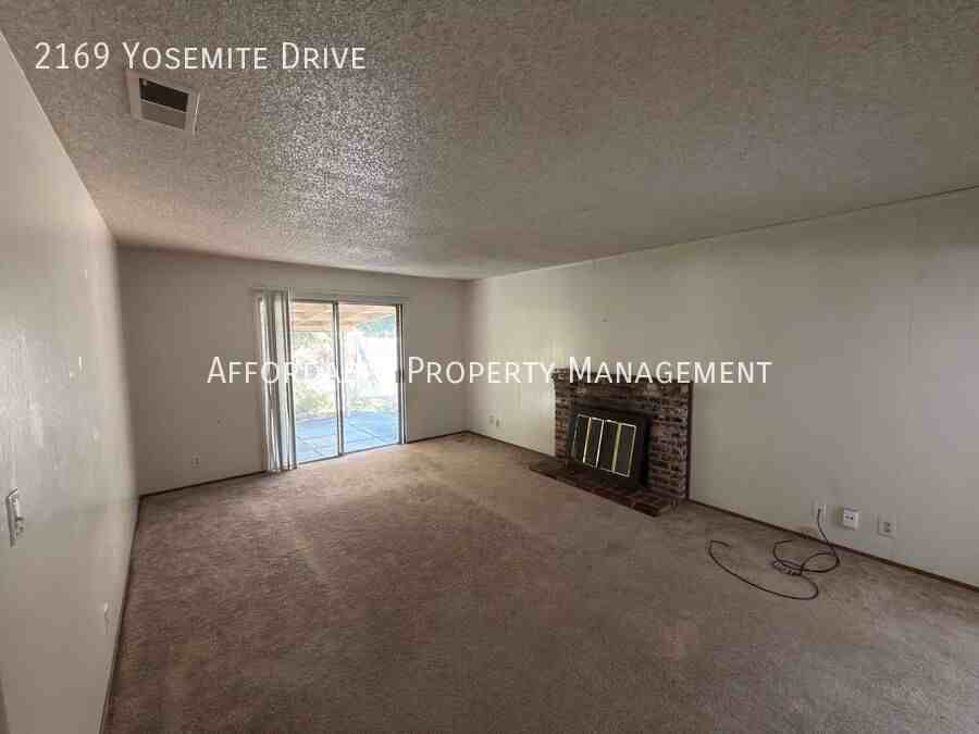 2169 Yosemite Dr - Photo 3 of 18