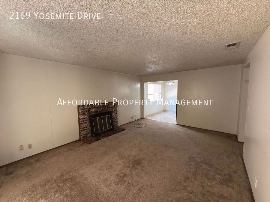 2169 Yosemite Dr - Photo 4 of 18