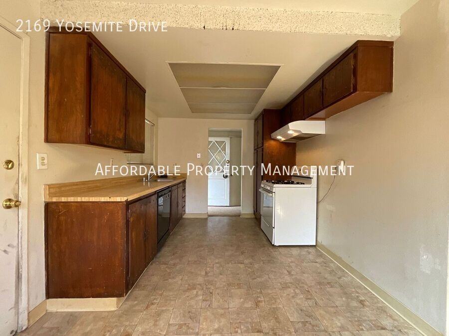 2169 Yosemite Dr - Photo 6 of 18