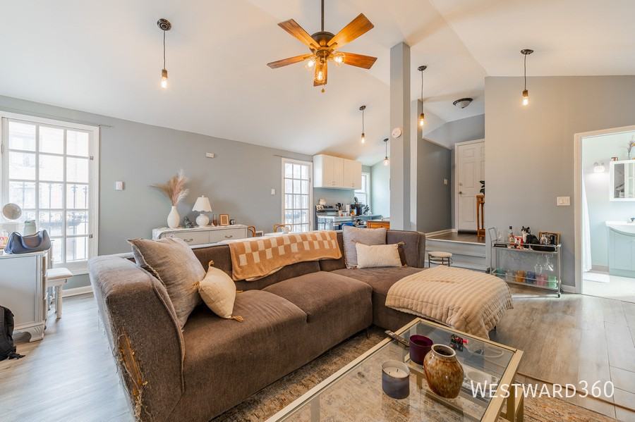 2411 W Belle Plaine Ave #2 - Photo 4 of 16
