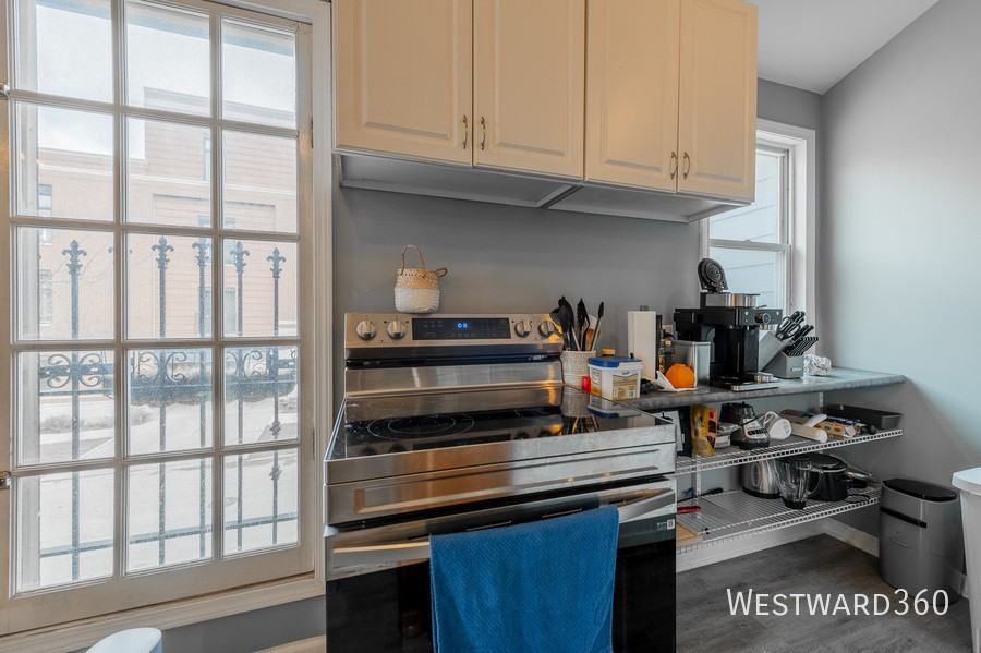 2411 W Belle Plaine Ave #2 - Photo 6 of 16