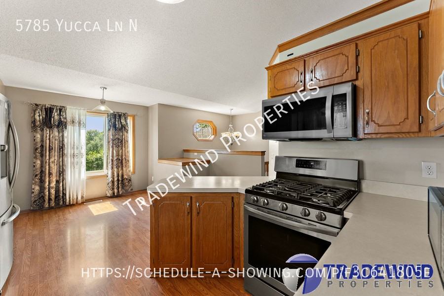 5785 Yucca Ln N - Photo 3 of 35