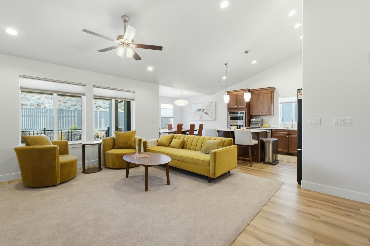 617 N Bennedict Drive - Photo 3 of 16