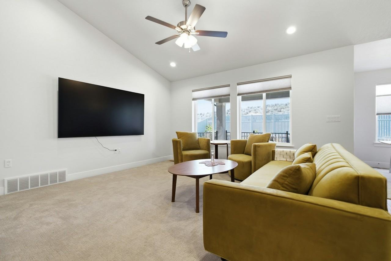 617 N Bennedict Drive - Photo 5 of 16