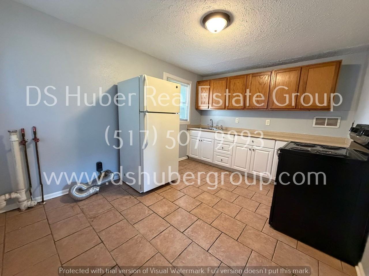 1218 Victoria Dr - Photo 2 of 10