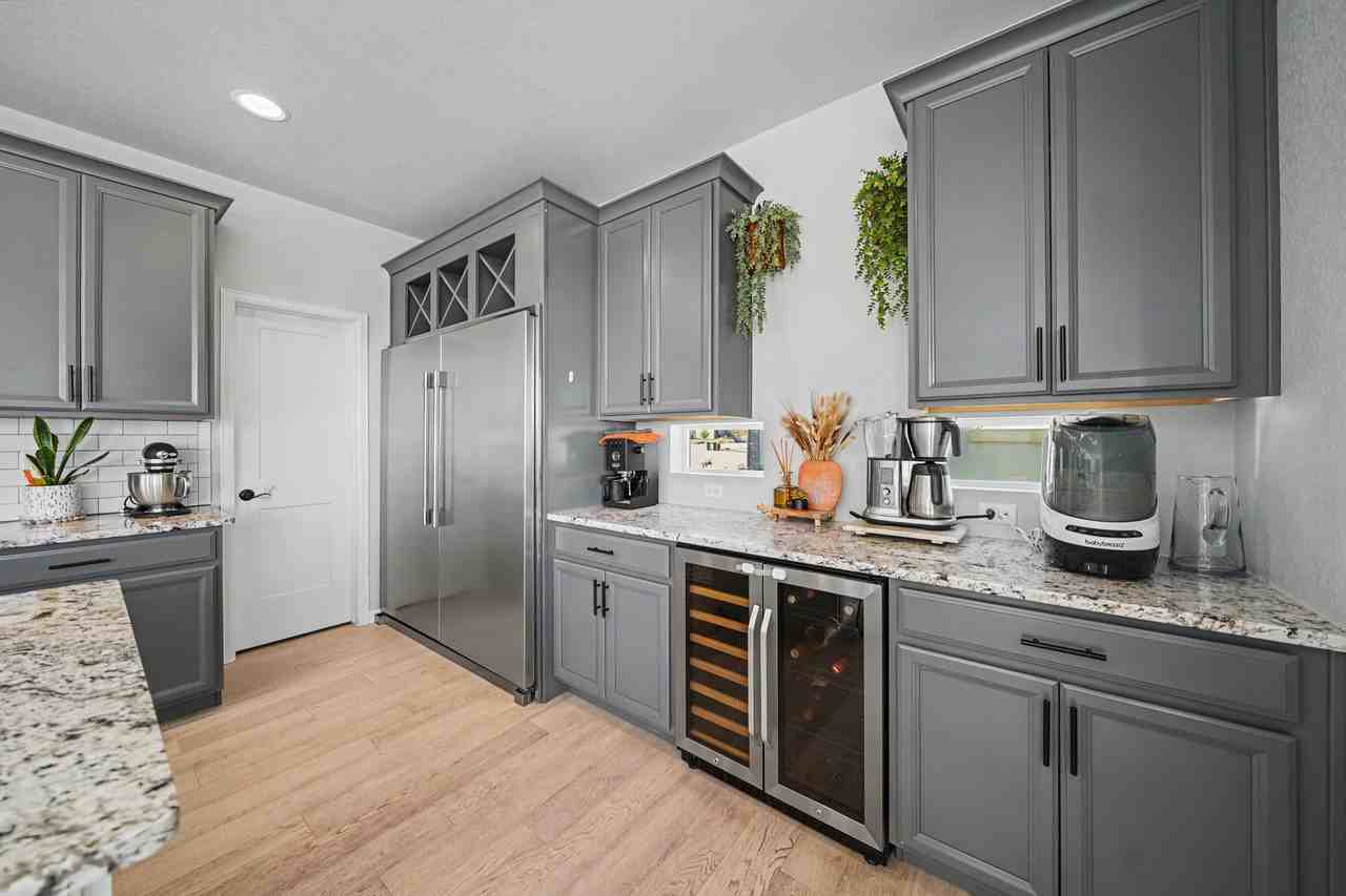 6339 Knapp Dr - Photo 4 of 45