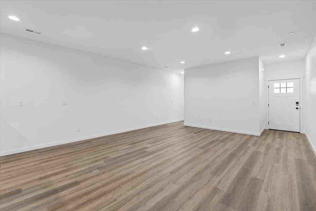 2228 E 4th Ave #1 - Photo 5 of 24