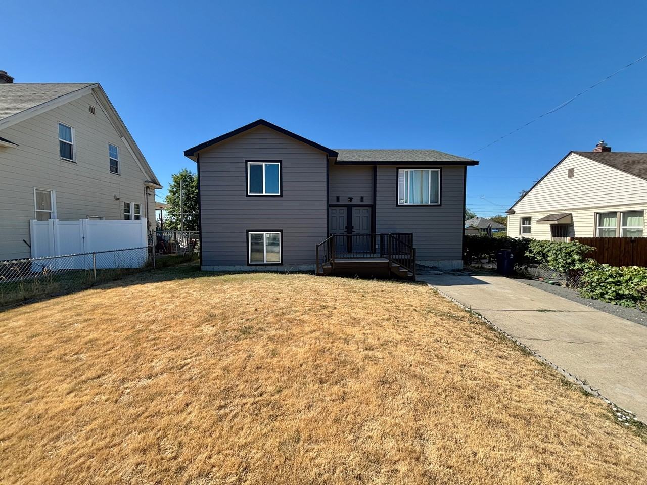 2406 E Empire Ave #B - Photo 2 of 9