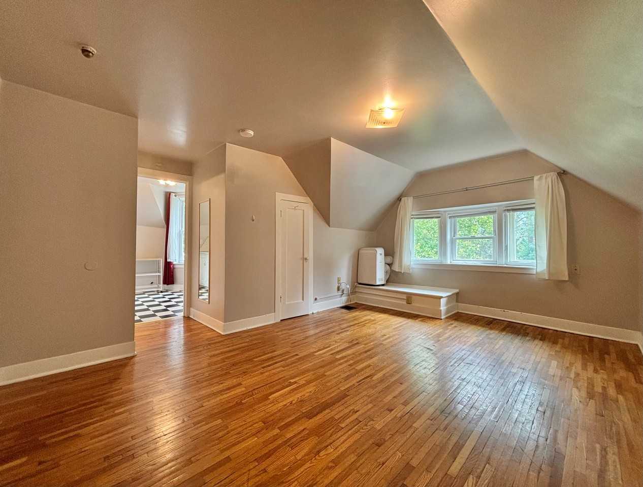 176 S Chestnut St #8 - Photo 6 of 10
